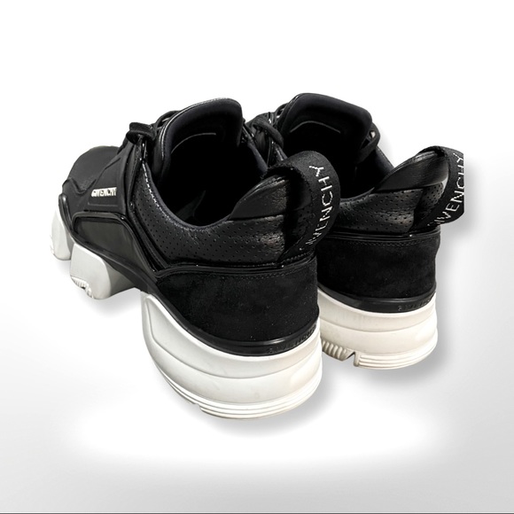 Givenchy - Picture 8 of 8